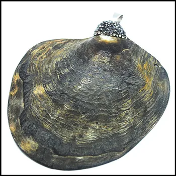 1pcNatural Žaliavos jūros, juodosios lūpų shell pakabučiai su kalnų krištolas ekologinės juvelyrikos dizaino romantiška papuošalai išvados
